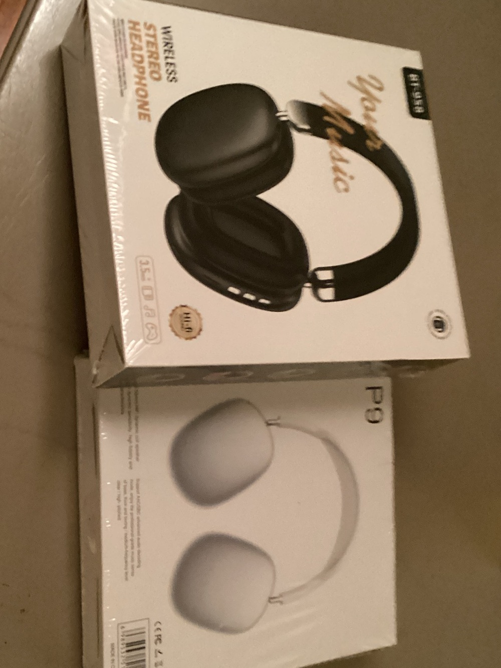 2 Wireless Over-Ear Headphones - Picture 3 of 3